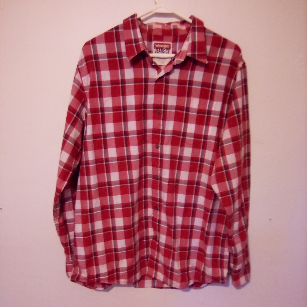Wrangler Jeans Co. Plaid button down shirt